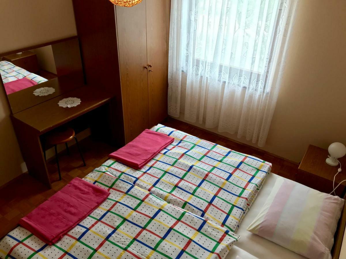 Apartments Markelj Ловречиця Екстер'єр фото